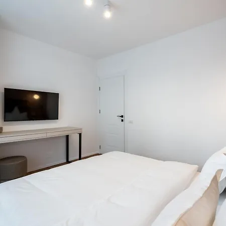 Obsidian | 3bdr | Calea Victoriei Apartment