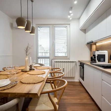 Obsidian | 3bdr | Calea Victoriei Apartment